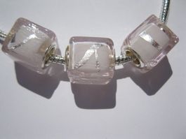 2 Groslochperlen, Beads aus Glas, eckig rosa/weiss mit Folie