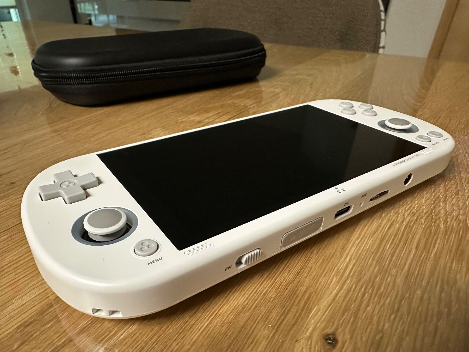 Konsolen: Handheld TrimUI Smart Pro + Case – Neu (gemäss Beschreibung) aus Siggenthal Station von DynamicLight 3