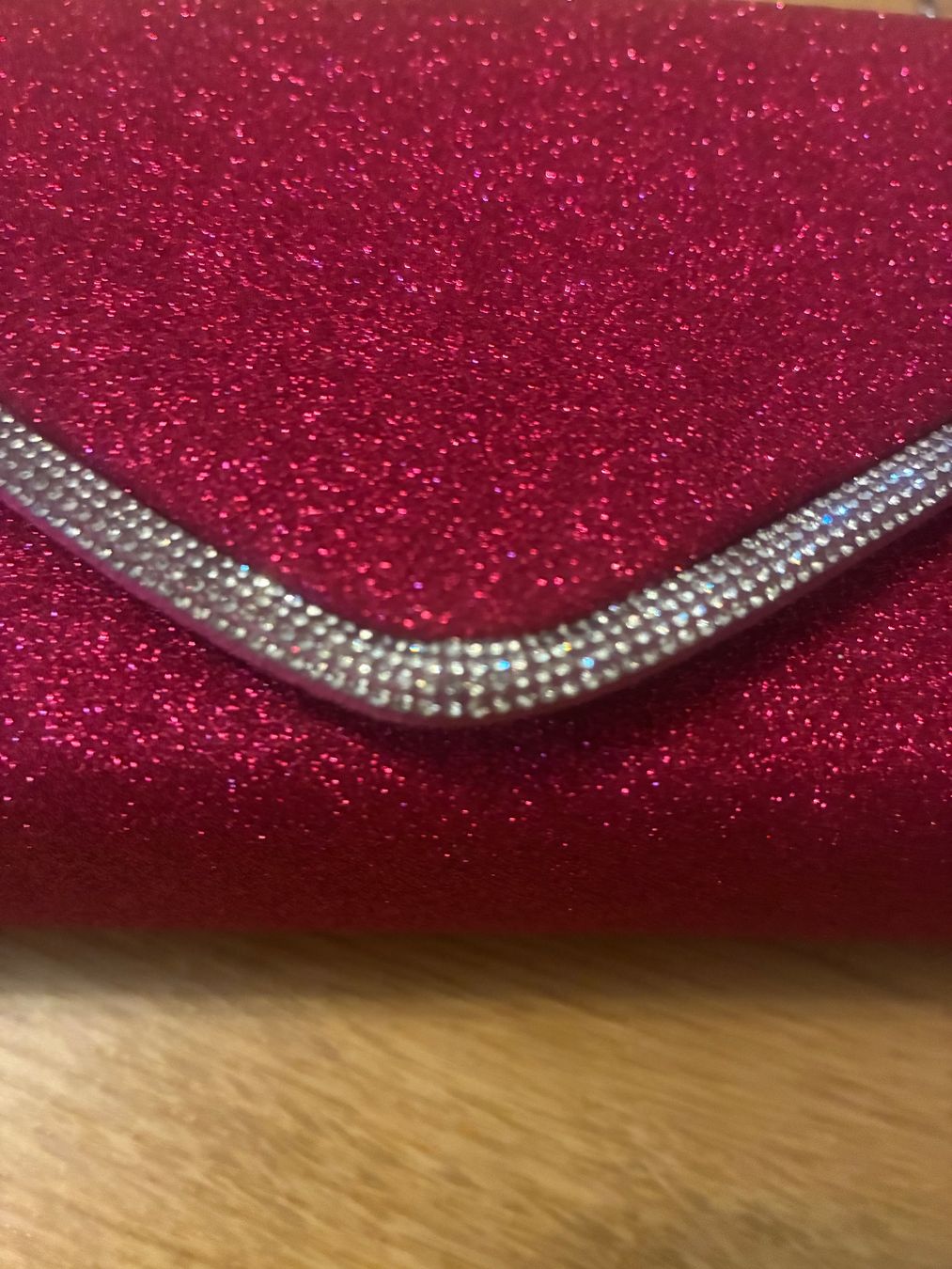Borse da donna: Glitzer Clutch Tasche mit Kette, neu – Nuovo e nell'imballaggio originale da Adliswil venduto da Datty 4