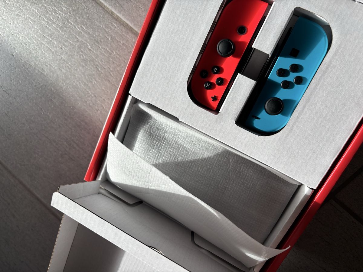 Nintendo Console: Nintendo Switch neu + controller pro – Nuovo e nell'imballaggio originale da Novazzano venduto da aaaaac27 4