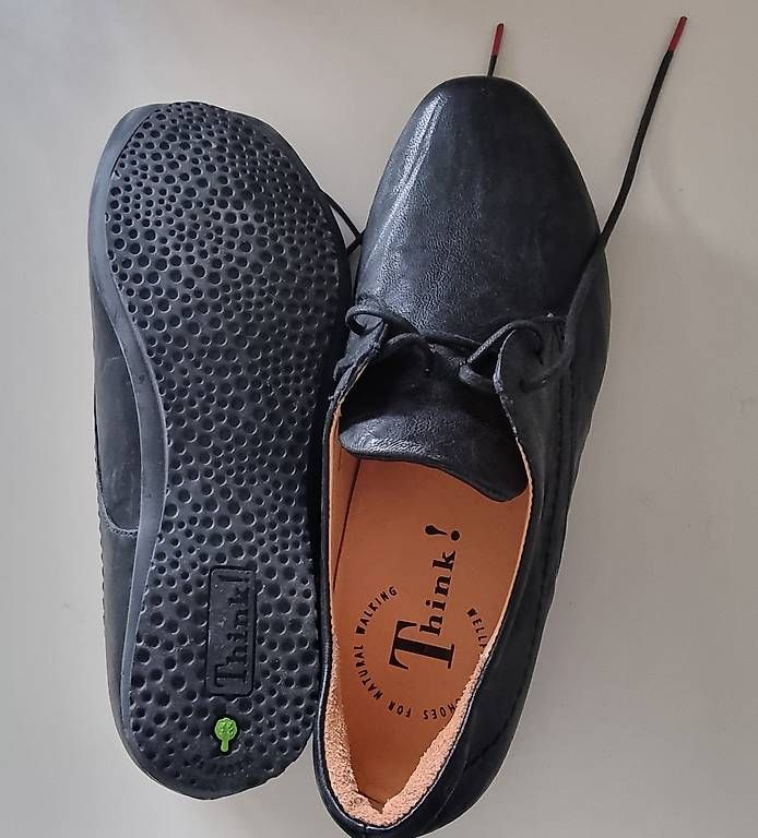 Chaussures femmes: schwarze THINK-Schuhe Grösse 36.5 – D'occasion à Münchenstein par Zvtag 1