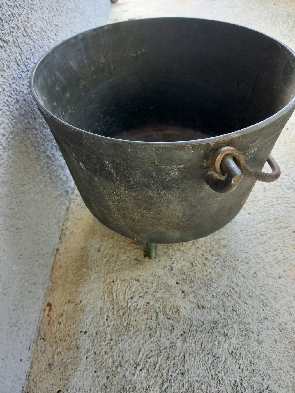 Pentole: Chaudron ancien en fonte – Usato da Rossens FR venduto da Souris1 3