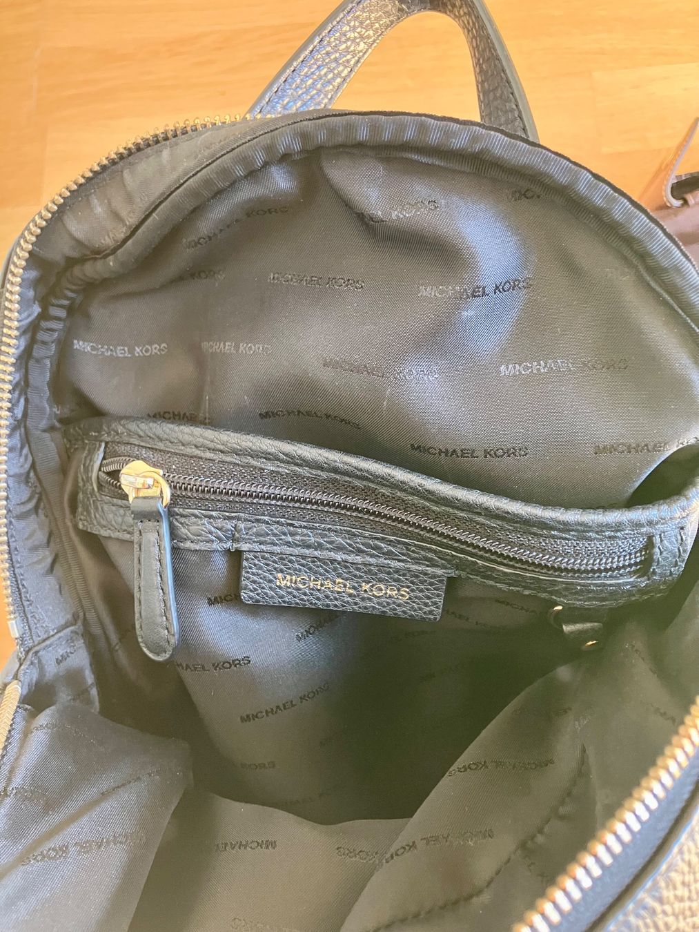 Michael Kors Rucksäcke: MICHAEL KORS Rhea Rucksack – Gebraucht aus Zürich von Ra.ahel 3