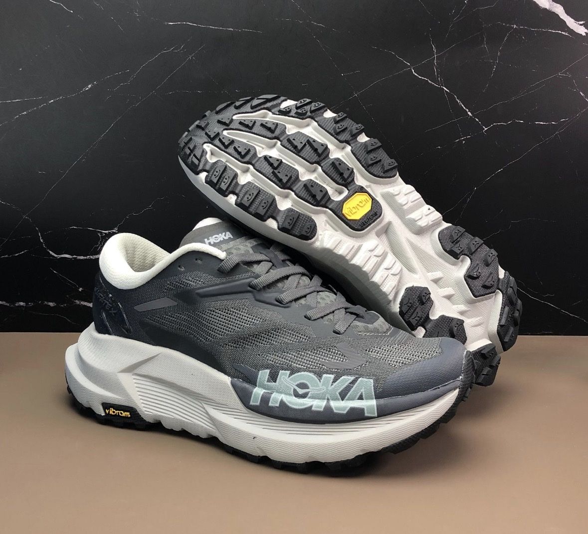 Scarpe da uomo: HOKA Running Shoes – Nuovo e nell'imballaggio originale da Basel venduto da pau_s6pv