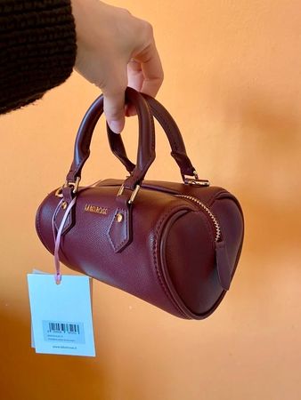 Vendo piccolo bauletto a forma di cuore in similpelle