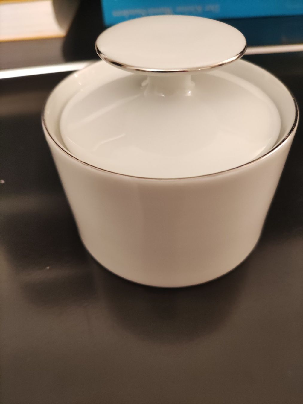 Thomas Zuckerdosen: Thomas Vintage Dose mit Deckel weiss mit Silberrand – Gebraucht aus Solothurn von Csw1