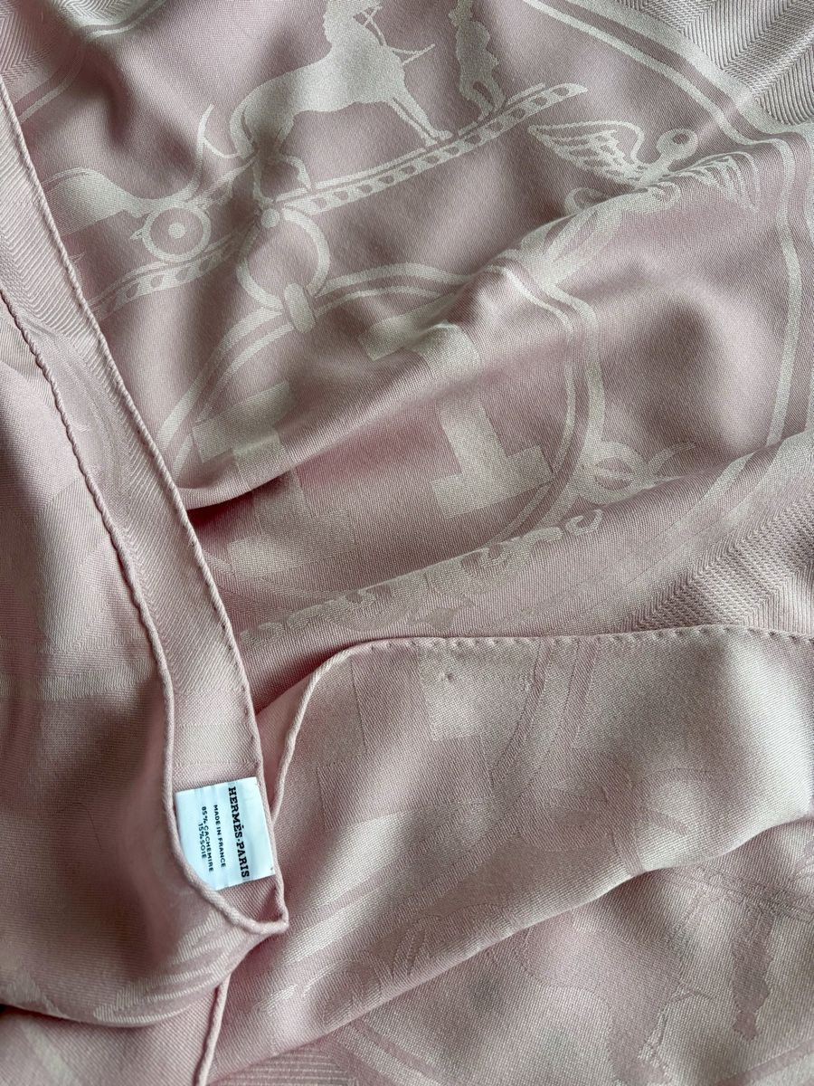 Hermès Foulard & Sciarpe: Hermès Schal Stola New Libris Rose – Usato da Luzern venduto da Magda1914 4