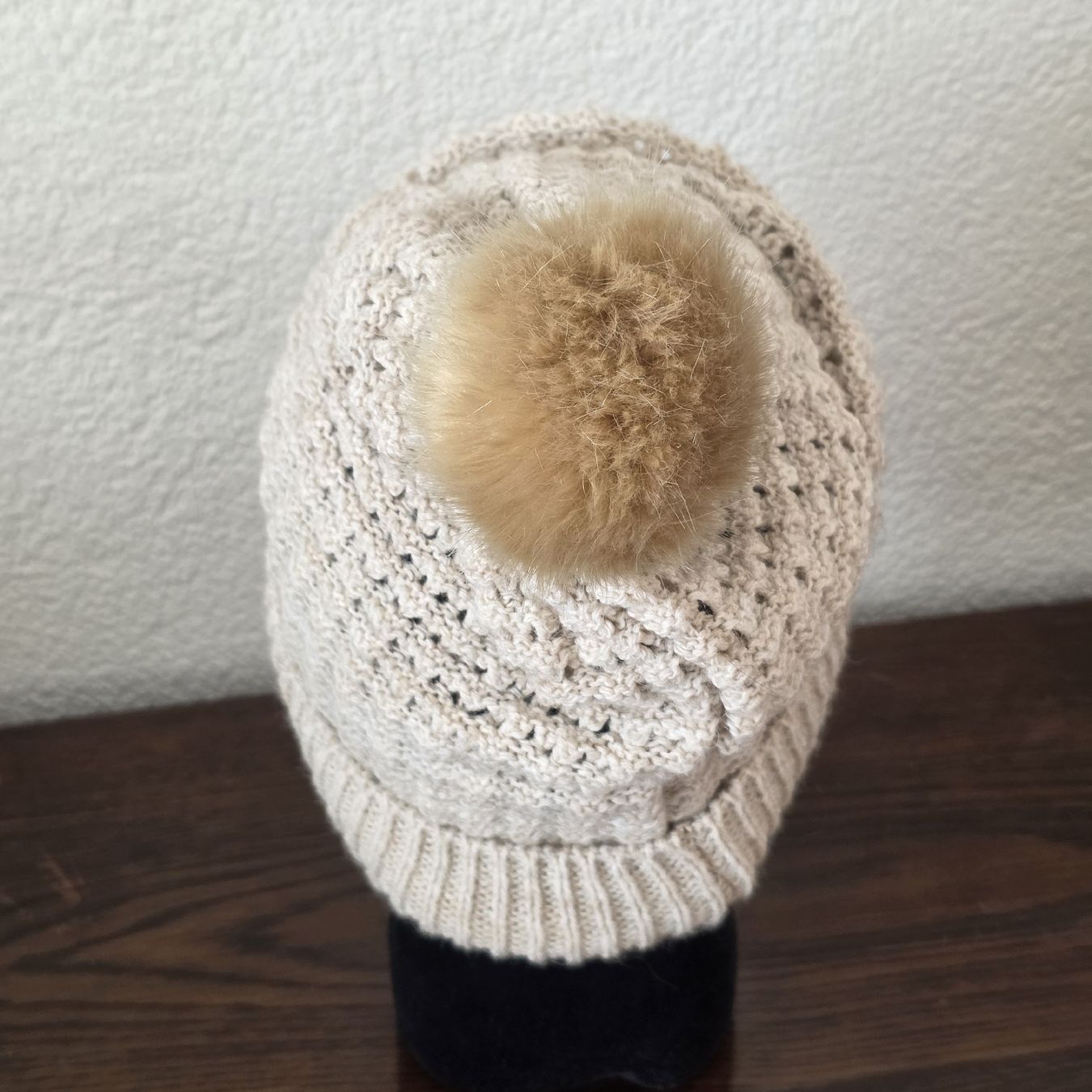 C&A Hüte, Mützen & Caps: Strickmütze mit Bommel beige  – Gebraucht aus Rheinsulz von Gilea 3
