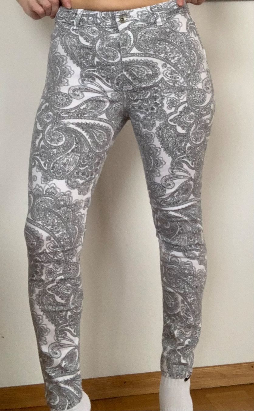 Hosen: Paisley Hose weiss schwarz S – Gebraucht aus St. Gallen von mar_rkm7