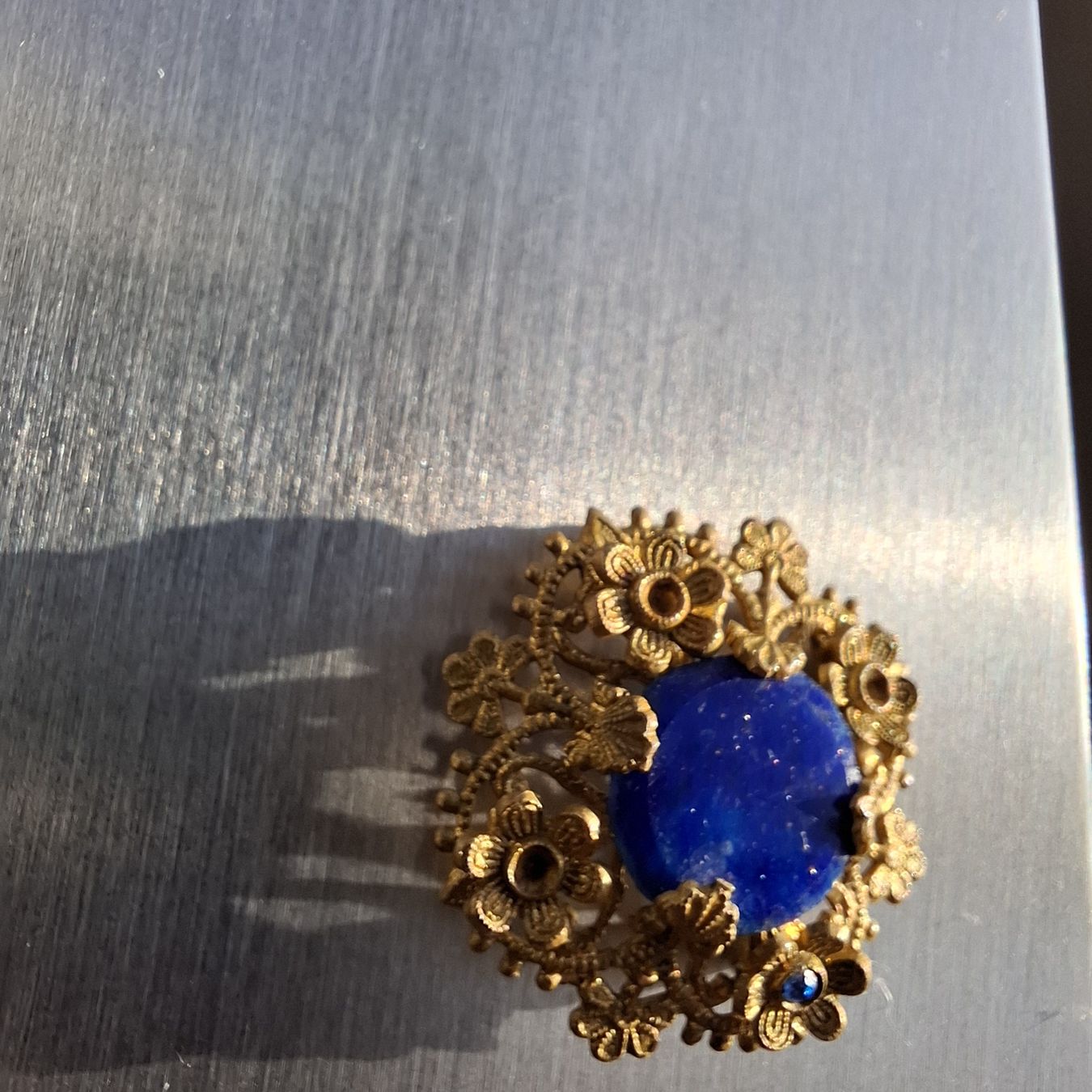 Spille & Fermagli: schöne Brosche mit blauem Stein Lapislazuli ? Vintage – Usato da Ennetbaden venduto da Rosen1 3