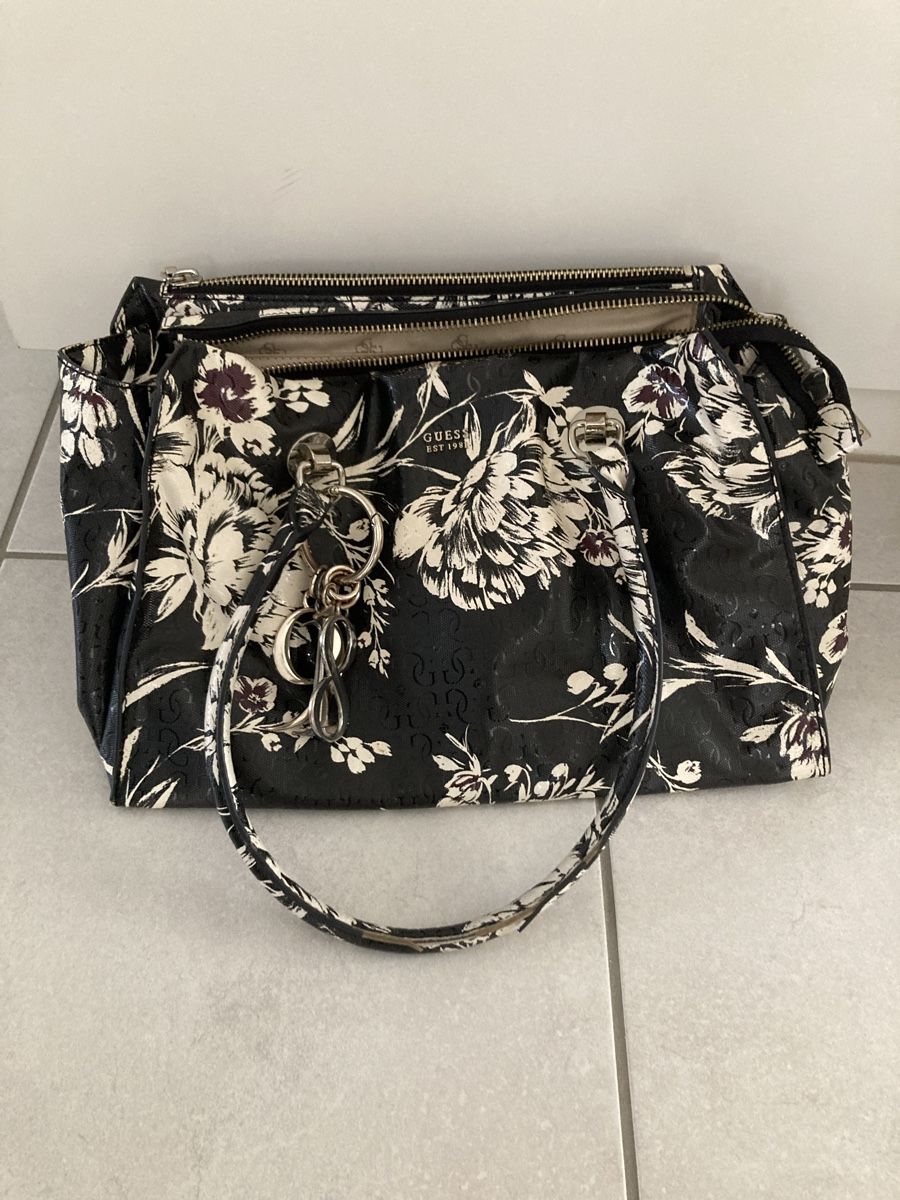 Guess Borse da donna: Guess Handtasche – Usato da Uetikon am See venduto da Serenzana