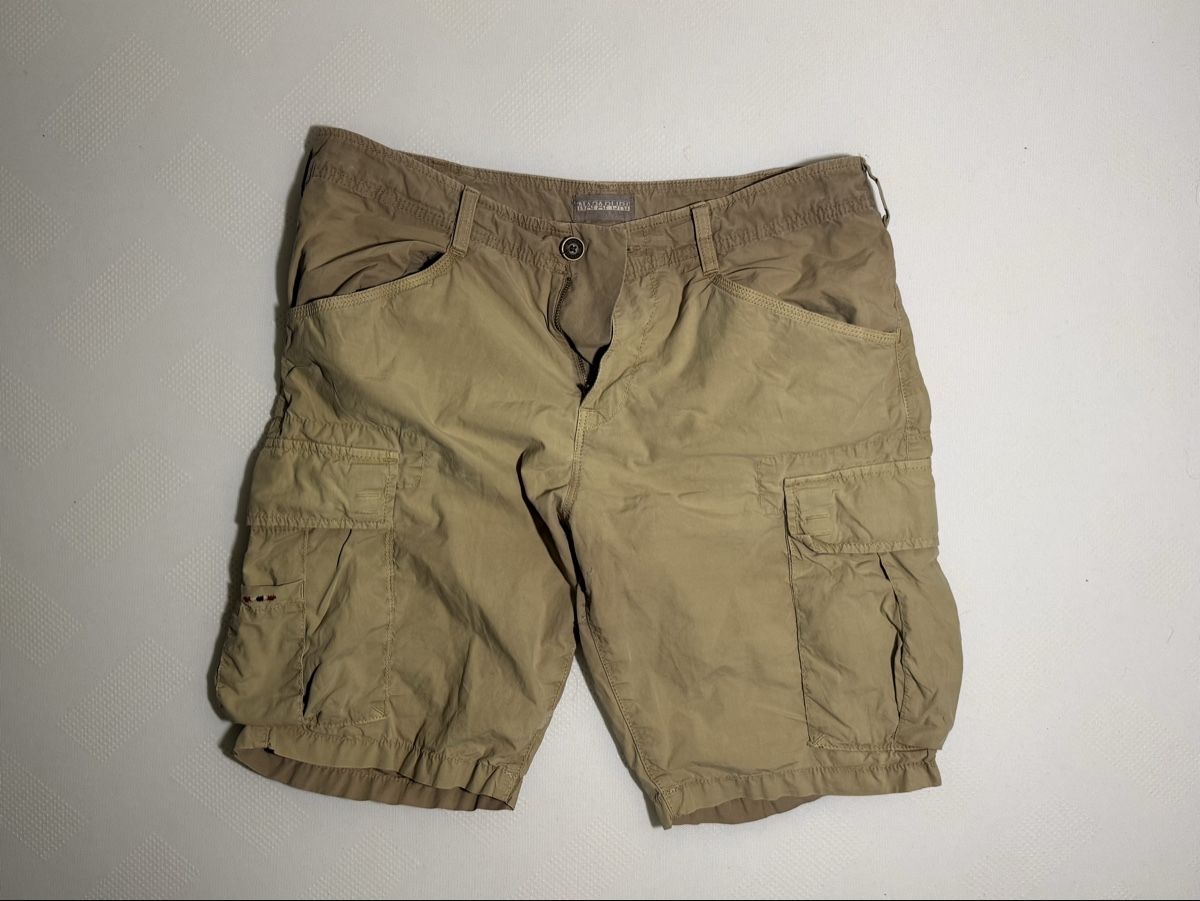Napapijri Lots de vêtements: shorts bundle napapijri/peso – D'occasion à Forch par Noah_S. 3
