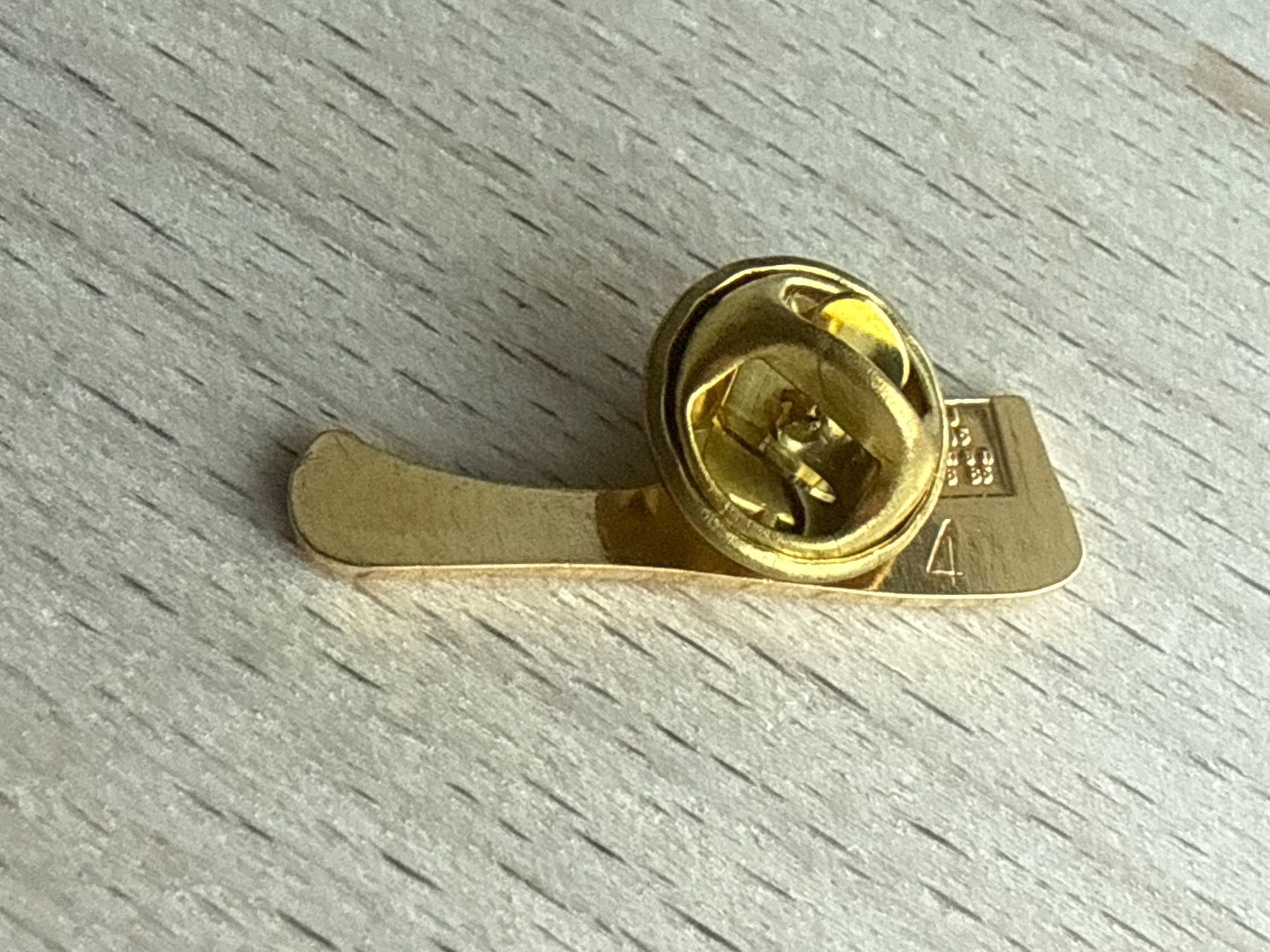 Placchette & Badge: Pin Coiffure Wüthrich Lützelflüh – Usato da Glattbrugg venduto da Schweigmatt 1