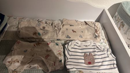 Baby Bodys Set 4 Stück Grösse 74