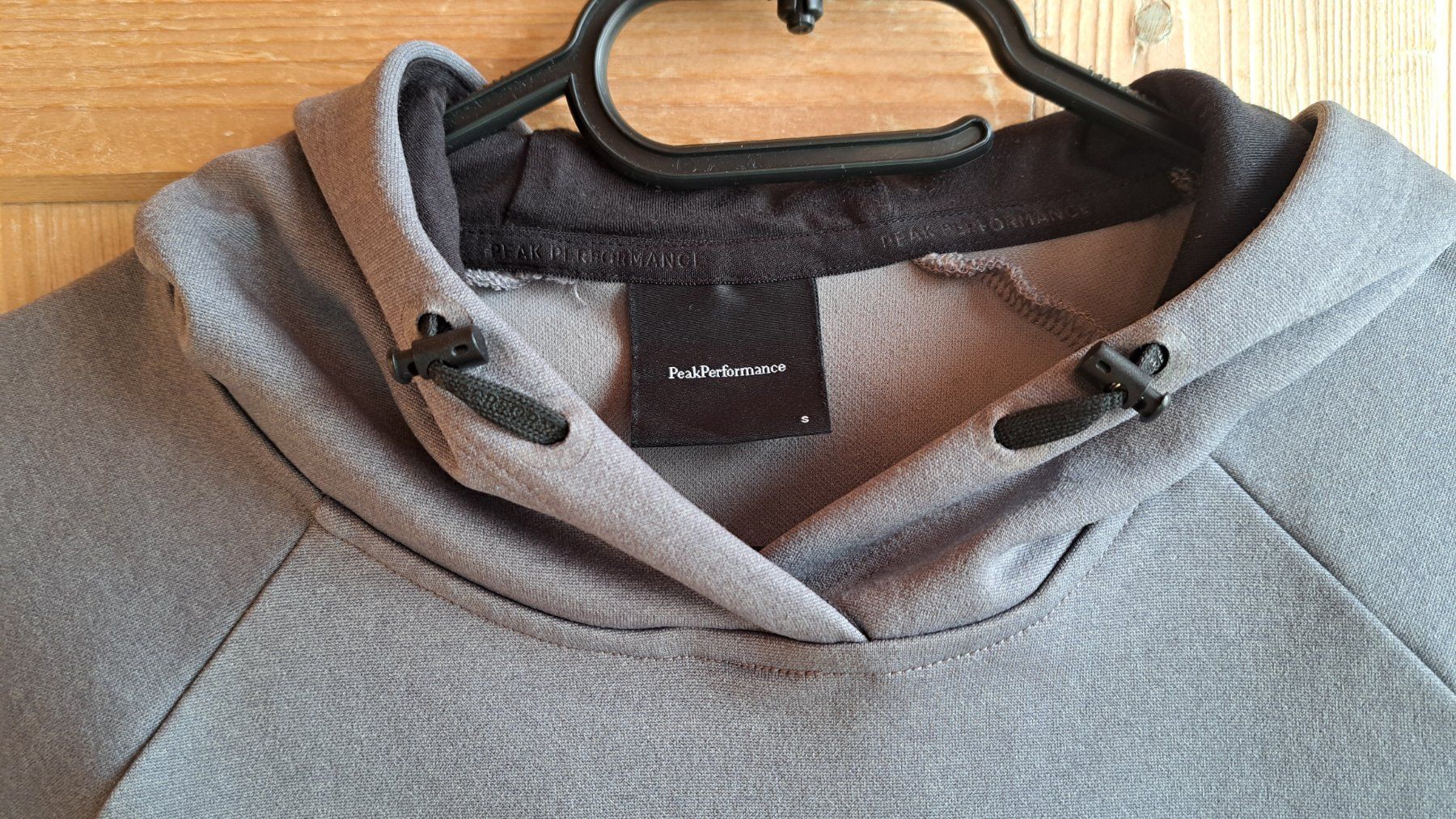 Peak Performance Maglioni & Felpe: Peak Performance Hoodie Grau, Grösse S – Usato da Oberwil i. S. venduto da ste_77ly 2