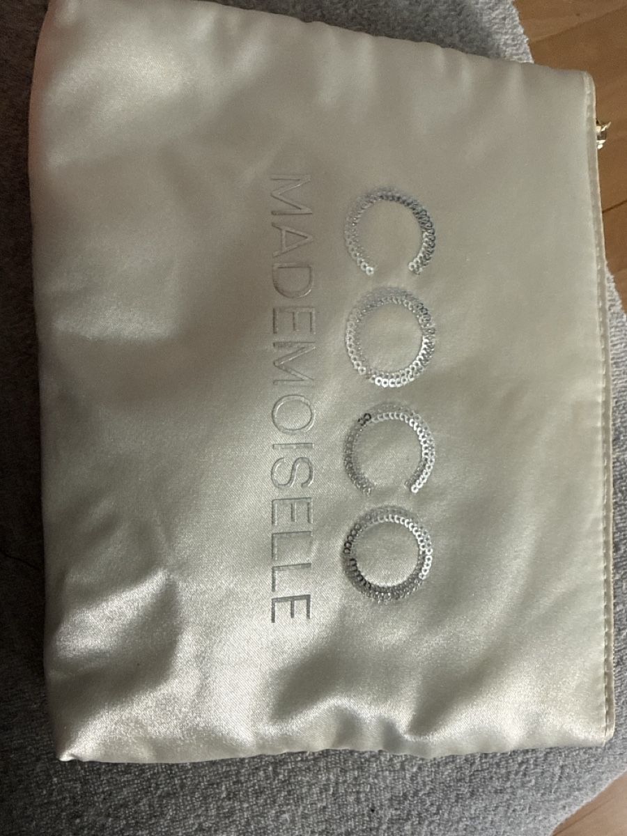 Ohrringe & -stecker: Ohrringe mit Coco Chanel Kosmetik Tasche – Neu (gemäss Beschreibung) aus Emmenbrücke von Vedri90_