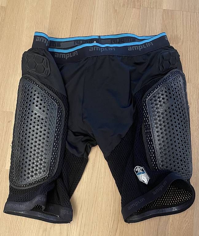 Protections: Amplifi Crashpants XL  – D'occasion à Lausen par Volvo242Turbo