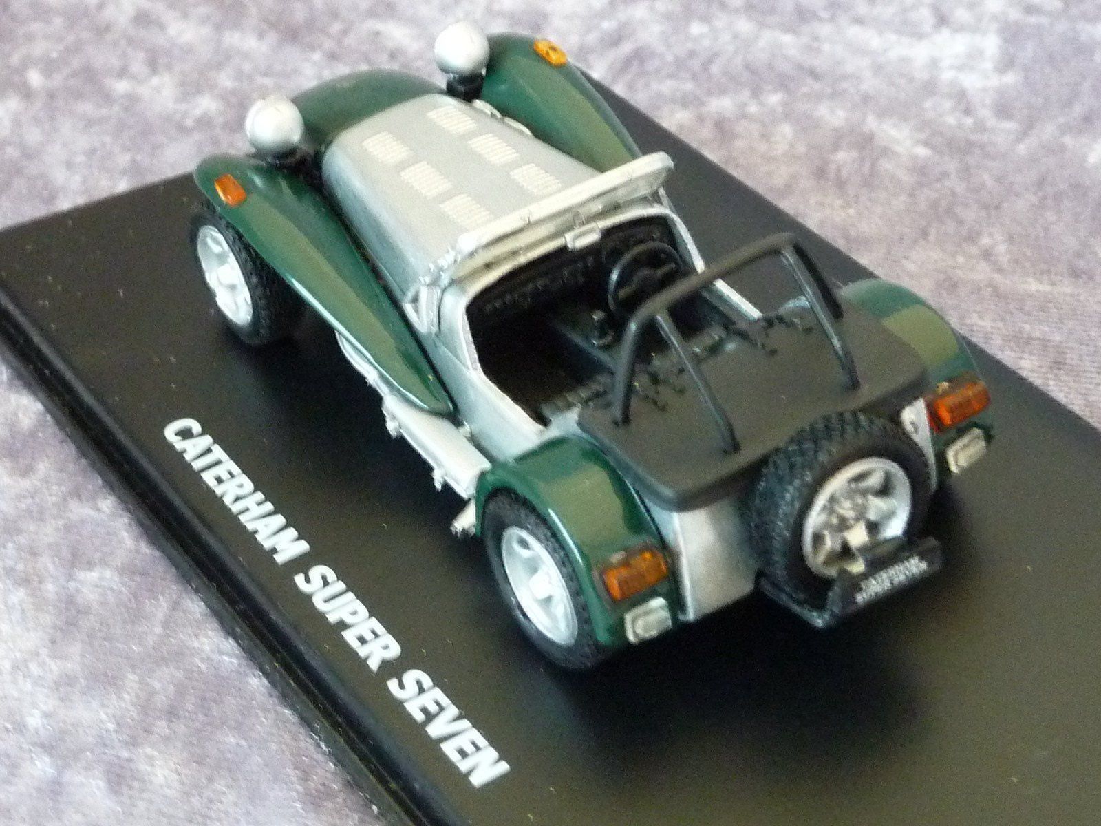 Lotus Modellini d'auto: Lotus/ Caterham Super Seven 1:43 – Nuovo e nell'imballaggio originale da Dürrenäsch venduto da modellautos4you 1