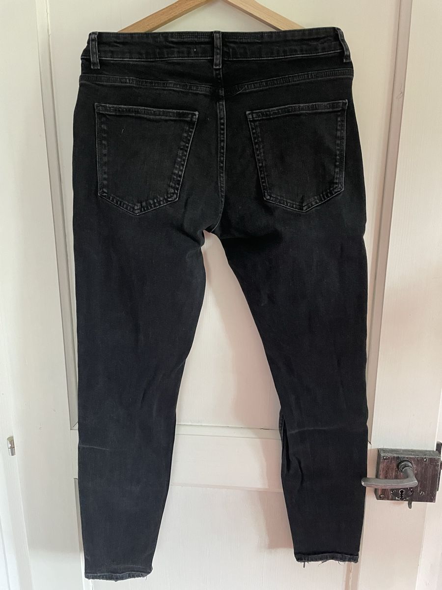 Zara Jeans: Jean Zara noir troué taille 32 – Nuovo (secondo la descrizione) da Bure venduto da Nono22x 1
