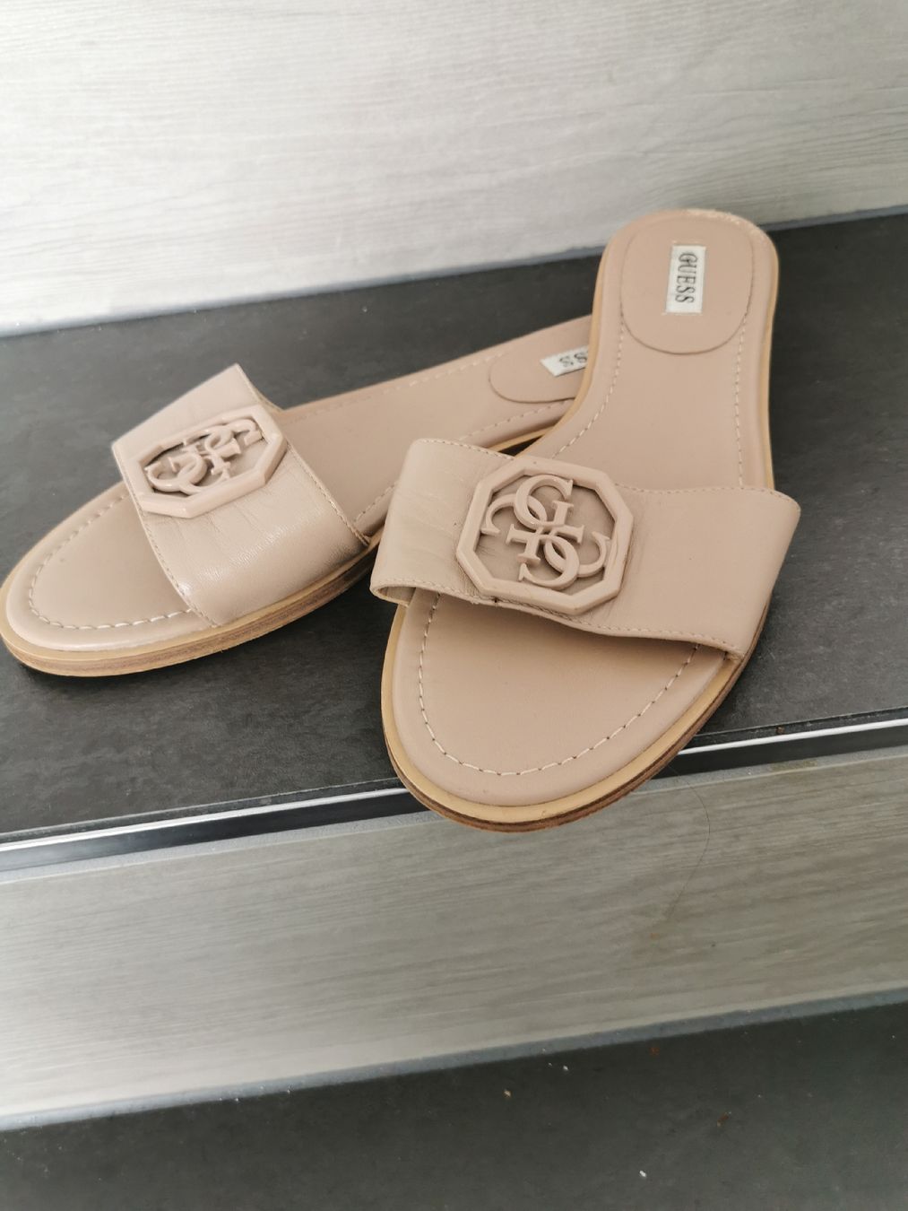 Guess Damenschuhe: Guess Sandale Gr. 40, NP über Fr 160 – Gebraucht aus Zunzgen von Fleksi