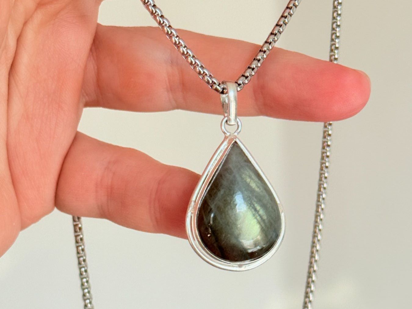 Catenine: Collier avec Pendentif Pierre de Lune, Élégant! – Nuovo e nell'imballaggio originale da Genève venduto da AGBERG