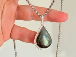 Collier avec Pendentif Pierre de Lune, Élégant!