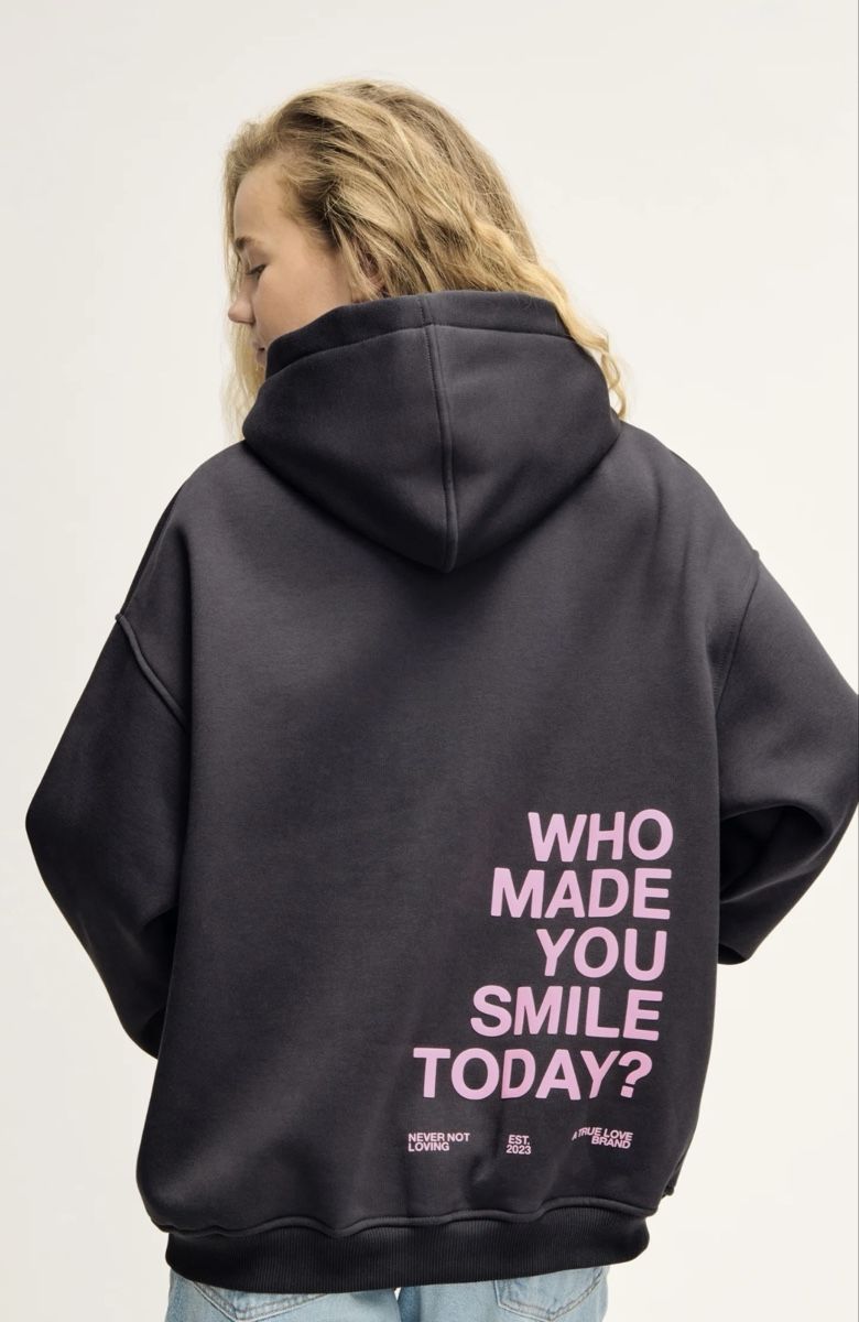 Maglioni & Felpe: Never Not Loving - Montez Hoodie – Nuovo e nell'imballaggio originale da Zürich venduto da pmorger01 1