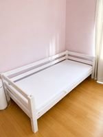 Kinder-/Jugendbett Kiefernholz, weiss-lasiert, 90 x 200 cm