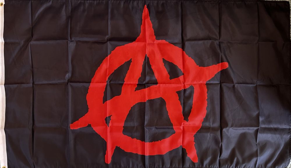 Flaggenfritze® Balkonflagge Anarchy Anarchie Rot – 90x150 Cm, 100% Polyester, Mit 4 Metallösen