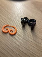 2 paires de boucles d’oreille et une paire de plug fluo