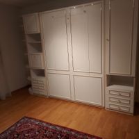 Schrank mit integriertem Tisch und Bett