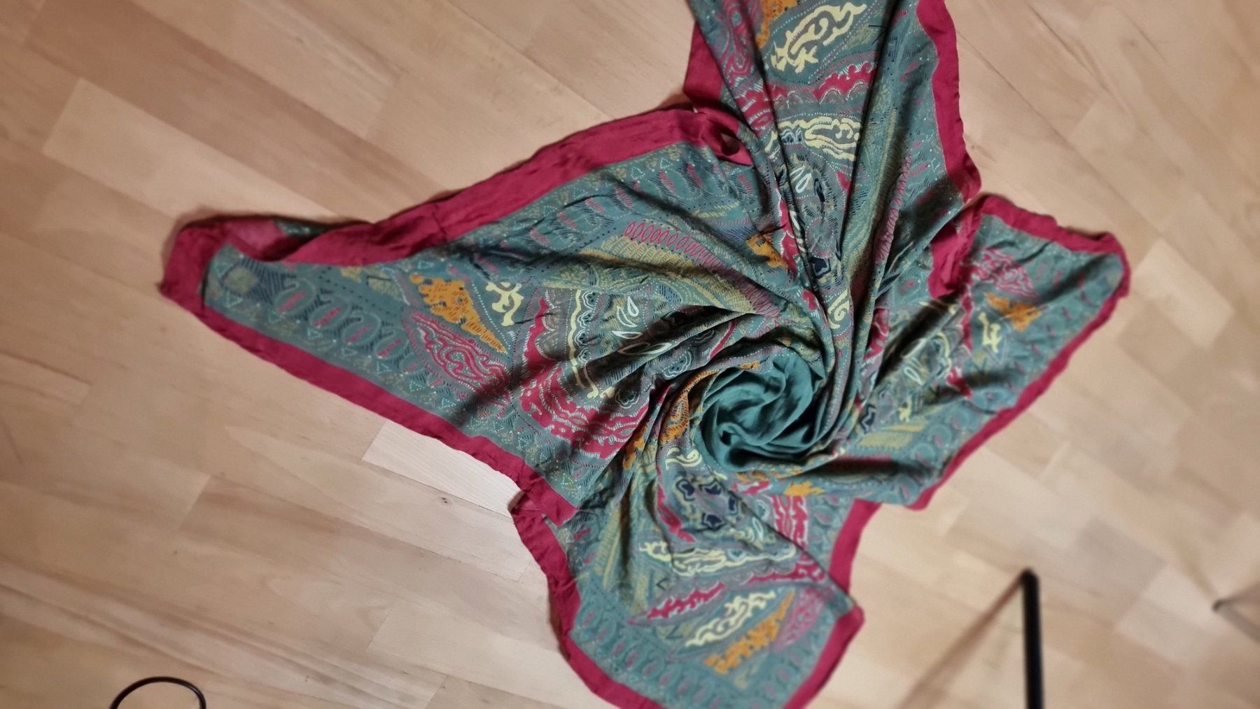 Foulard & Sciarpe: 🌺Foulard/Schal🌺 – Usato da Wald ZH venduto da CapLux 4