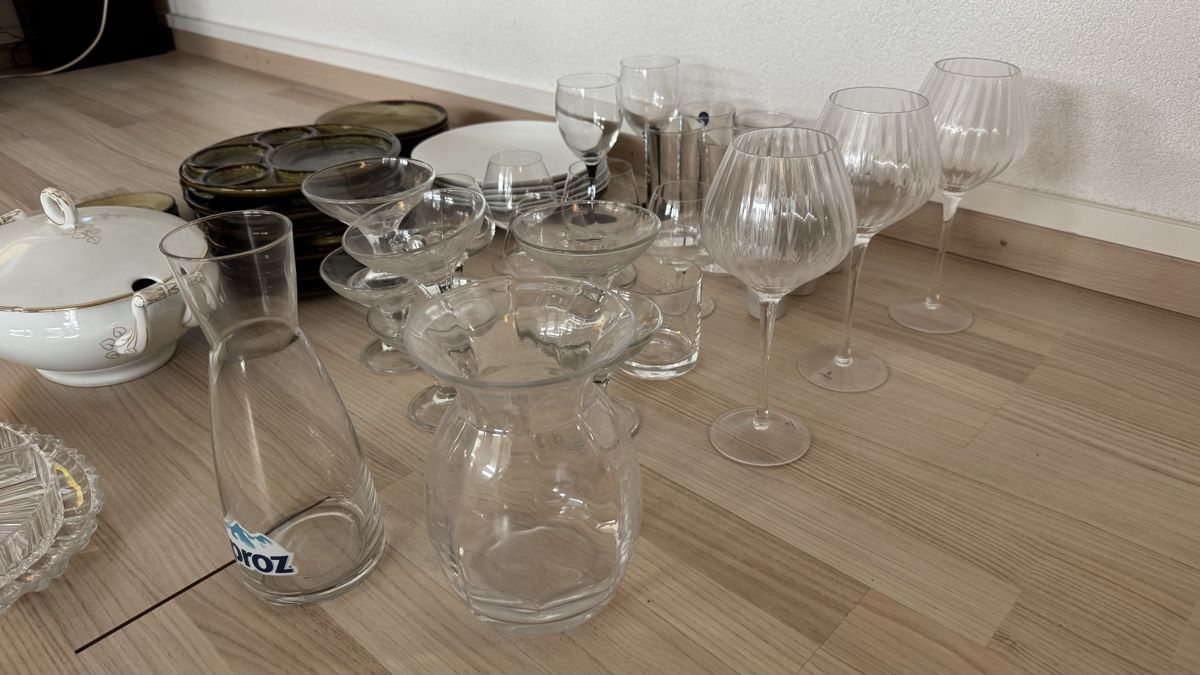 Set di piatti: Viel Geschirr und Gläser Set – Usato da Pfäffikon zh venduto da Jiim7 4