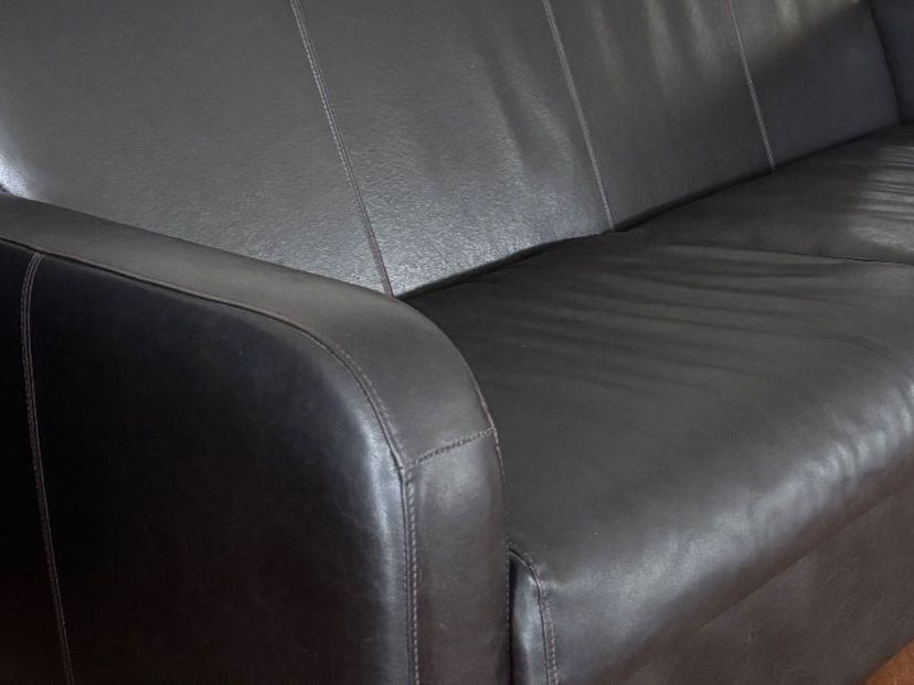 Sofas: Dunkelbraunes Ledersofa – Gebraucht aus Bülach von Sonnyundcher 5