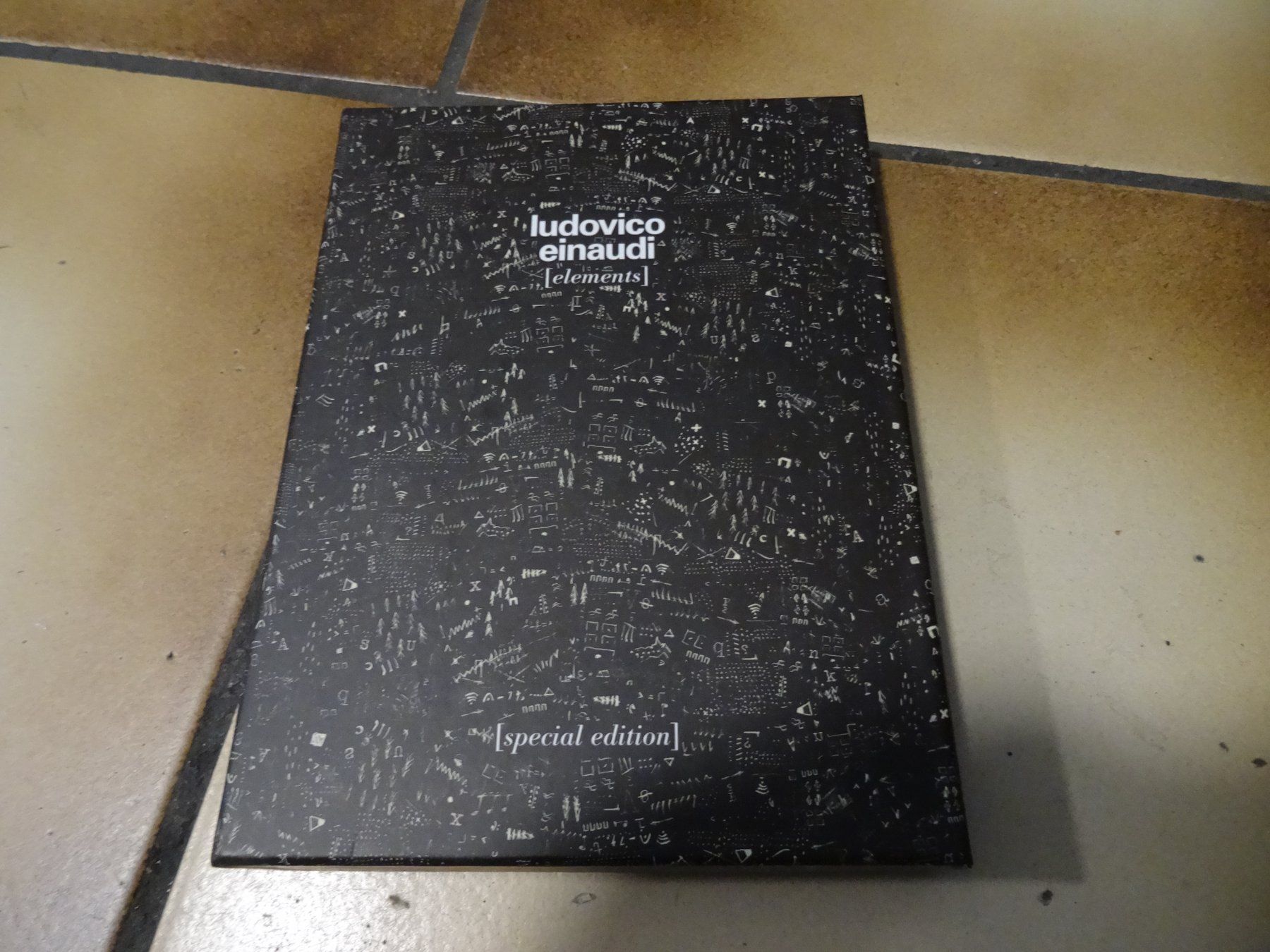 CD: Ludovico Einaudi Elements Special Edition – Usato da Olten venduto da Disc-Ausverkauf