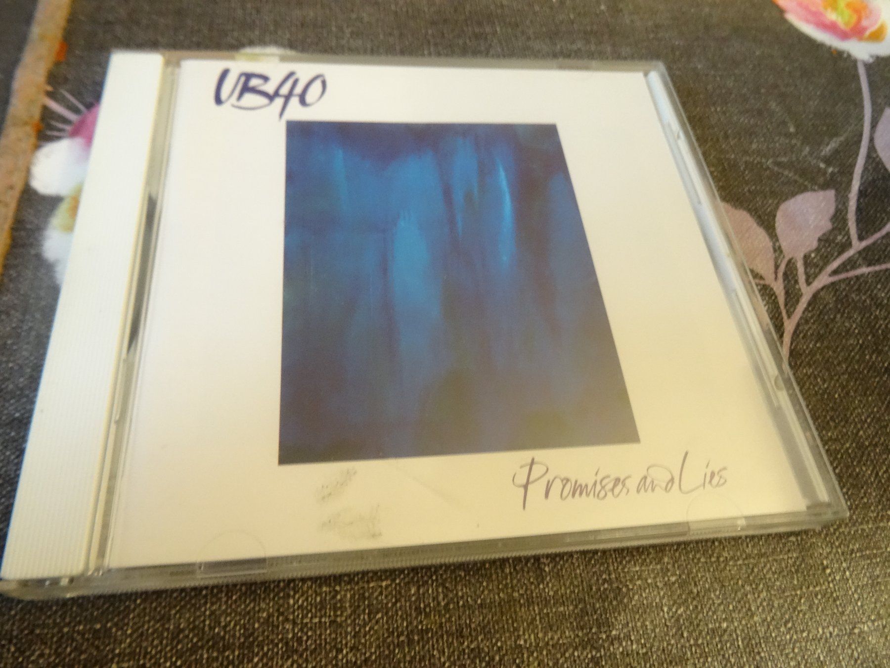 CD: UB40 - Promises and lies CD – Usato da Olten venduto da Disc-Ausverkauf