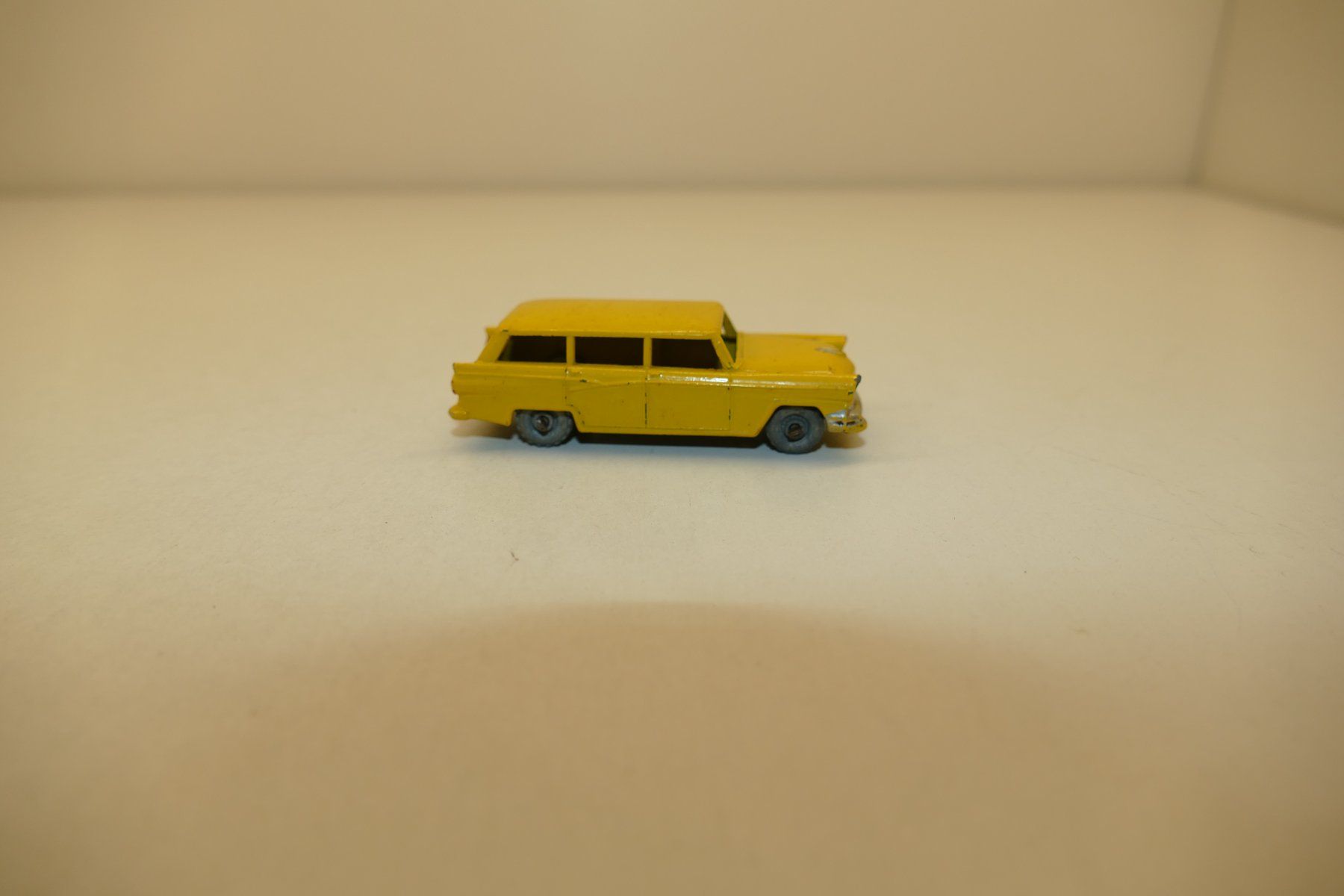 Lesney Modellini d'auto: Lesney/Matchbox: American Ford Station Wagon – Usato da Niederhasli venduto da rail-duerst 2