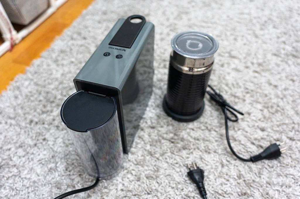 Nespresso Kaffeemaschinen & Espressomaschinen: Krups Nespresso Essenza Mini mit Milchaufschäumer – Gebraucht aus Münchenbuchsee von thierry.iseli 2
