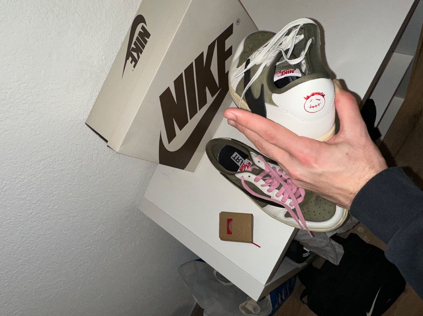 Nike Herrenschuhe: Jordan 1 Retro Low Travis Scott Reverse Medium Olive – Neu (gemäss Beschreibung) aus St. Gallen von mar_9ffx 1