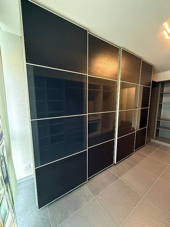 Ikea Armadi: PAX Schrank mit Schiebetüren – Usato da Lyss venduto da san_6xdk