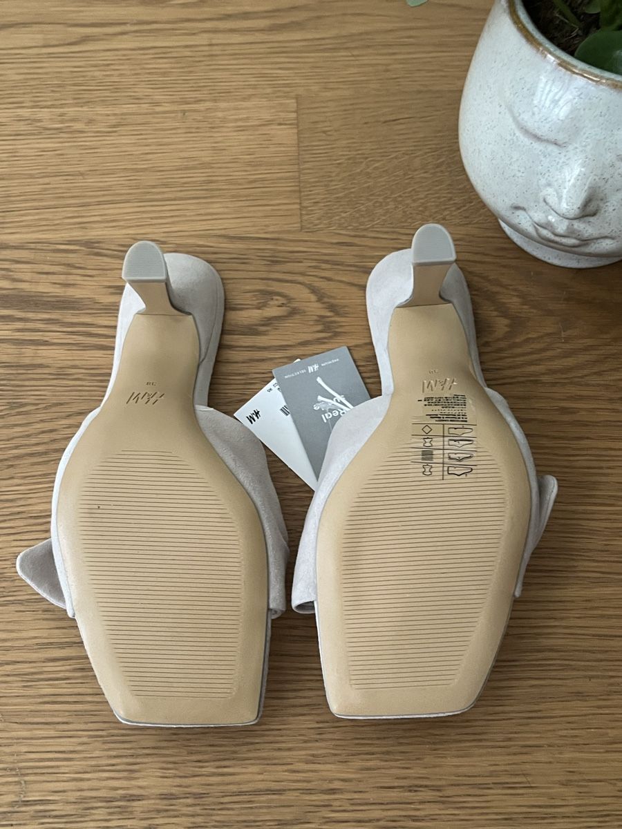 H&M Scarpe da donna: Mules aus Wildleder – Nuovo e nell'imballaggio originale da Bern venduto da SinaArikan 2