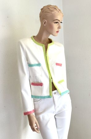 CARLA LOTTI  weisse Jacke mit Jeans von ESPRIT