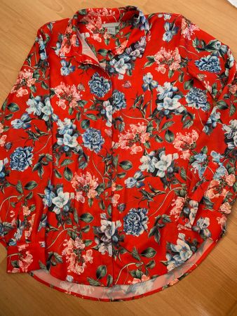 Jolie chemise H&M rouge à fleurs taille 36