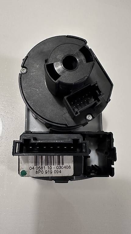 Tutti pezzi di ricambio auto: Audi A3 8P Lichtschalter – Usato da Vaduz venduto da mrworldwide07 2