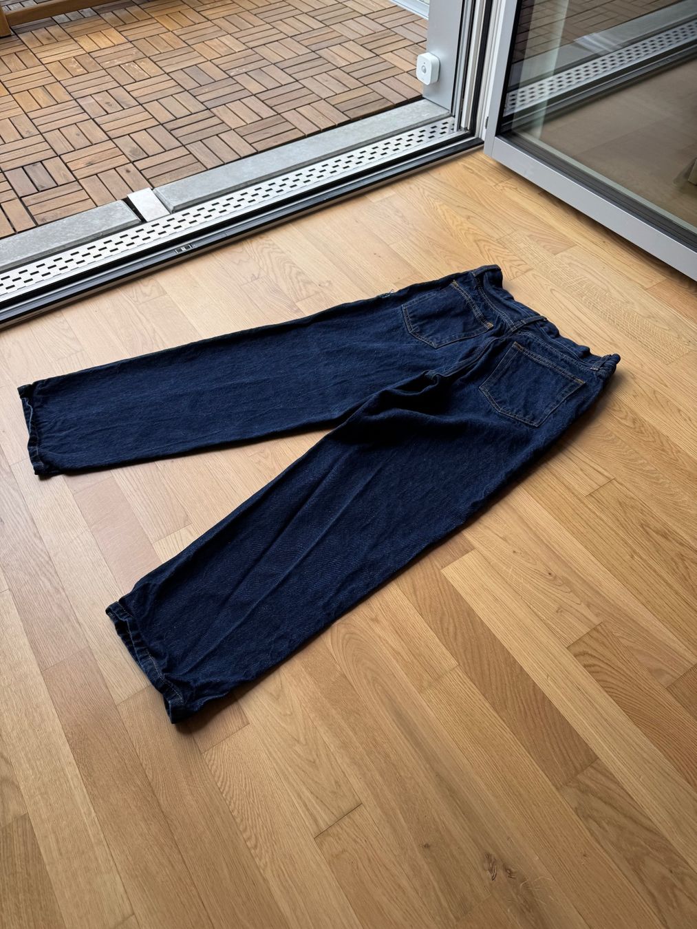 Cos Jeans: COS Jeans mit weitem Beim – Usato da Dübendorf venduto da cendre 1