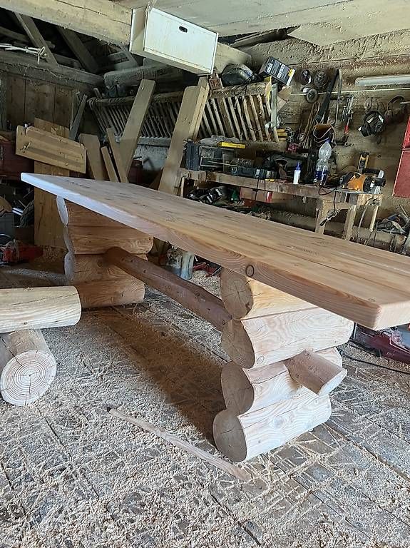 Tavoli: Rundholztisch, Gartentisch, Holztisch – Usato da Wasen im Emmental venduto da fix87