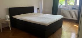 Boxspringbett und Matratze (Möbel Pfister)