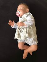 Reborn Baby Puppe mit Kleidung und Zubehöhr, wie neu.