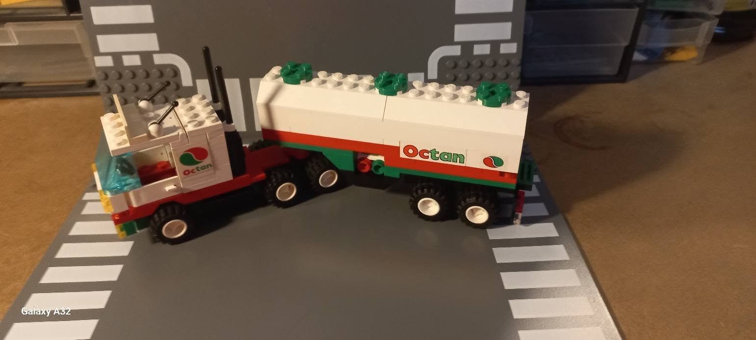 Lego Giocattoli: Le camion à citerne Octan Lego – Usato da La tour de treme venduto da Legocreation82 1