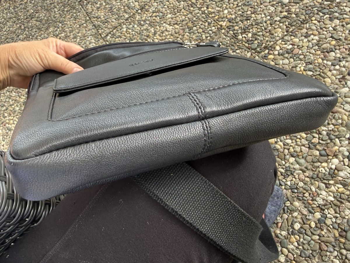 Borse: Schwarze Leder-Herrentasche Neu – Nuovo e nell'imballaggio originale da Ebikon venduto da elischka 8